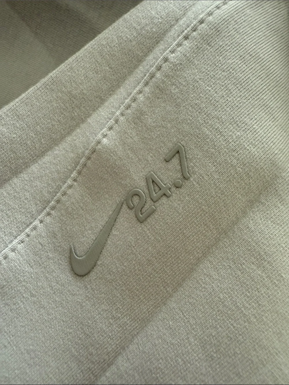 Nike Men's Crewneck Sweatshirt in Light Gray size medium